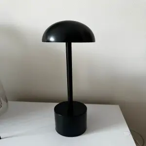 Lampara sombrilla negra