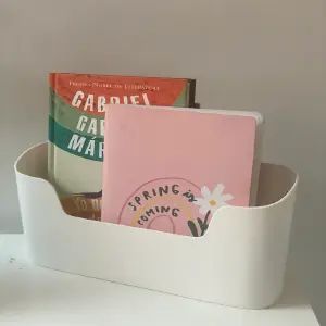 Caja de almacenamiento adhesivo