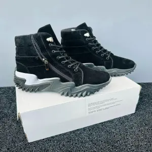 BOTA CONVERSE GAMUZA