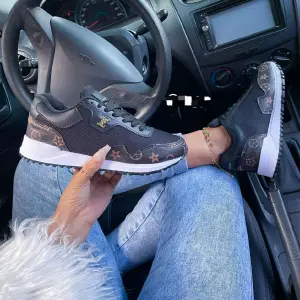 LOUIS VUITTON CLASIC