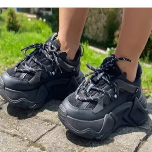 Tenis M050 negro