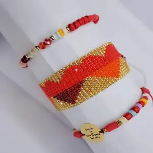 MANILLAS DORADAS CORAZON ROJO Y NARANJA
