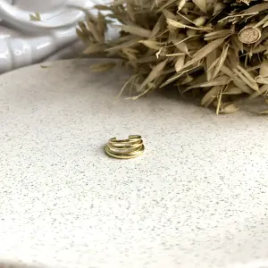 Earcuff triple dorado