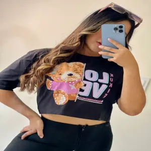 Blusa oversize corta