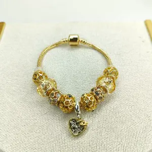 Pandora corazon  dorado