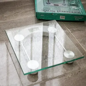 BASCULA PERSONAL TRANSPARENTE CUADRADA