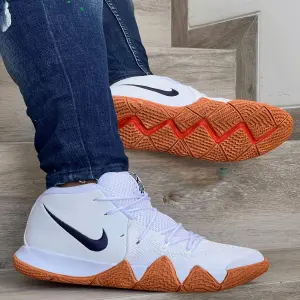 BOTA NIKE KYRIE
