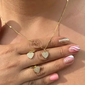 SET VIRGEN ARETES MAS CADENA Y DIJE