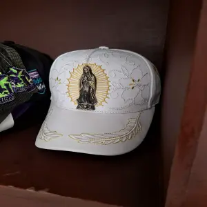 Gorra blanca placa 3D
