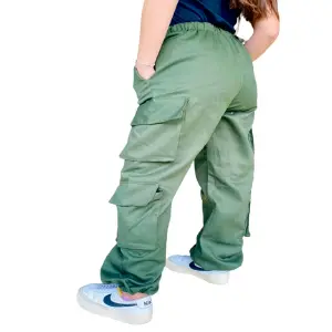 Pantalón Cargo Parachute