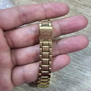 Reloj Mujer Qyq Q415-002y Dorado