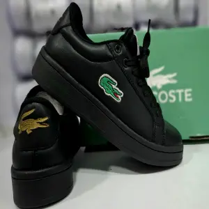Lacoste Carnaby Pro Negro: Estilo y Comodidad para el Joven Moderno - lacoste negro