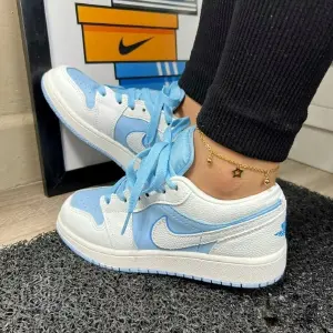 Nike Air Jordan Low 1 Blanco Azul Dama