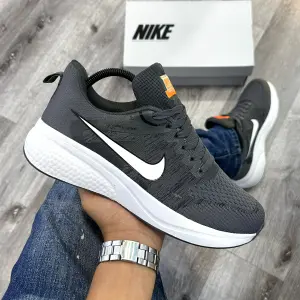 NIKE AIR ZOOM
