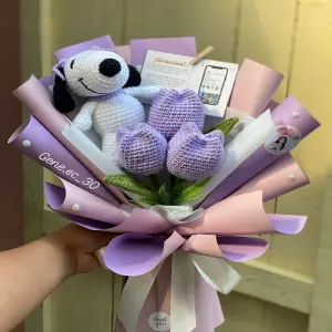 Ramo de tulipanes Snoopy: ¡Un regalo encantador! - Ramo de tulipanes Snoopy