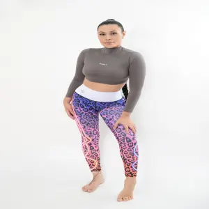 CROP TOP MANGAS LARGAS