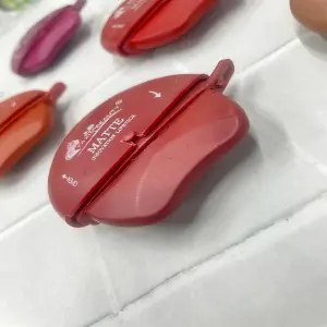 SET DE LABIAL EN FORMA DE LABIO x5 MATE