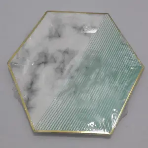 PLATO HEXAGONAL VERDE RAYAS  BLANCO HUM