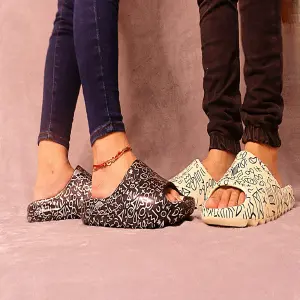 Yezzy Estampado Jeroglífico