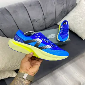 NEW BALANCE FUELCELL AZUL CABALLERO
