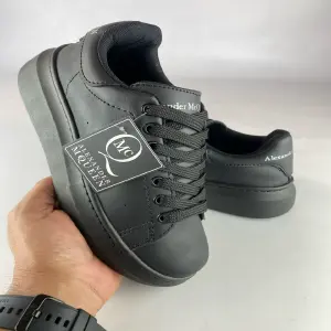MCQUEEN: El Pináculo del Rendimiento - MCQUEEN