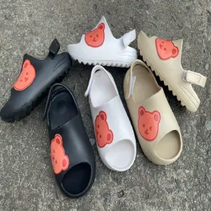 Sandalia YEZI MINI