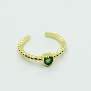 ANILLO DORADO CORAZONCITO VERDE