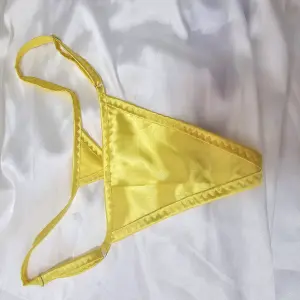 Tanga Amarilla Satin