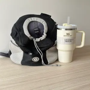 Combo Termo Stanley Morral Mascotas: La Mochila Portamascotas Perfecta para tus Aventuras - Combo Termo Stanley Morral Mascotas