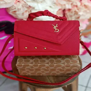 BOLSO DOBLE FUNCIÓN YS DAYKI: Elegancia y funcionalidad en una sola pieza - BOLSO DOBLE FUNCIÓN YS DAYKI