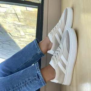 Tenis Casual Deisy Beige Talco De Mujer