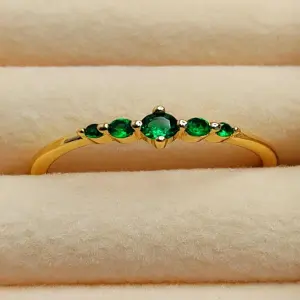ANILLO CORONA ESMERALDA