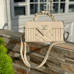 Bolso o cartera doble función lv