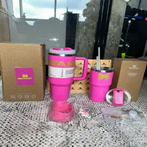 termo Stanley 2 en 1 fucsia