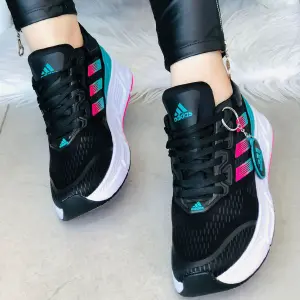 Bellos Adidas para dama Lill