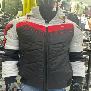 Chaqueta impermeable tricolor H135