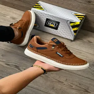 Tenis Cat 3 Líneas Caballero: Elegancia y Durabilidad en Cada Paso - Tenis Cat 3 Líneas Caballero