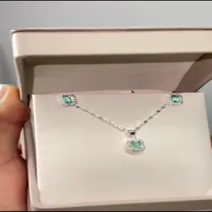 Set Dama Plata con Esmeraldas