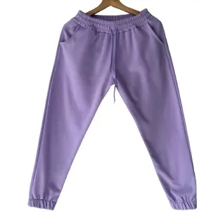 JOGGER NIÑOS LILA 4