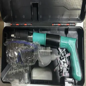 Pistola De Clavos con Remaches Adicional