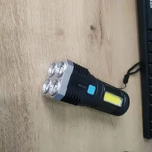 LINTERNA 4 NÚCLEOS RECARGABLE USB