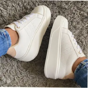 ZAPATILLAS MIMI BLANCAS BEIGE CLASICAS