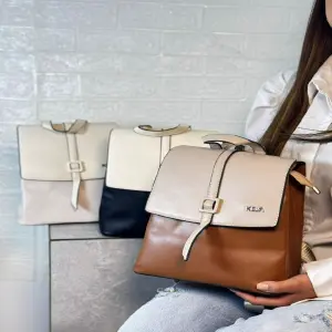 BOLSO EN CUERO SINTETICO