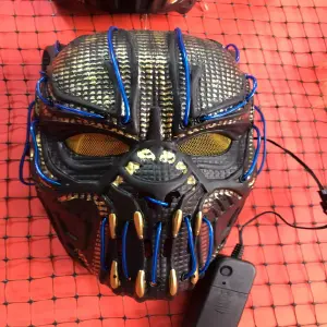 MÁSCARA DE BLACK PANTHER HALLOWEEN LED
