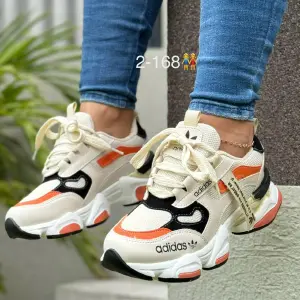 Tenis Adidas Corazón dama
