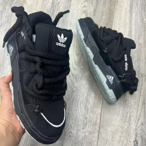 ADIDAS NEWSHITA