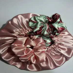 Combo Gorro, 2Scrunchies, Funda Satin