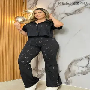 Hermoso conjunto en ojalillo