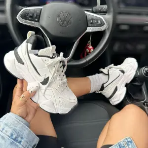 Nike Davila doble chulo
