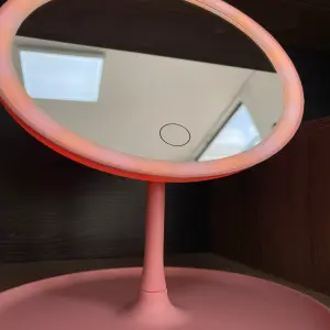 Espejo de Maquillaje con Pantalla Táctil: Tu Asistente de Belleza Personal - Espejo de Maquillaje con pantalla Tactil